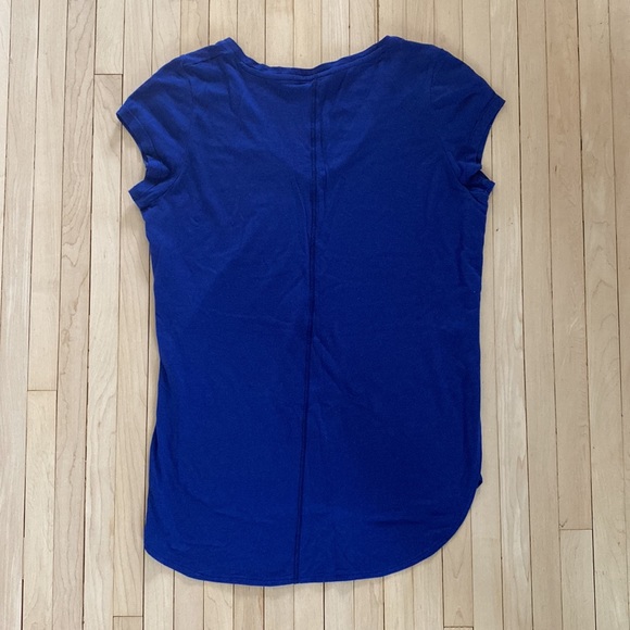 DEX BLUE V NECK TEE | WOMEN’S MEDIUM - Picture 3 of 3